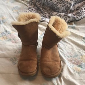 Short Uggs with Button